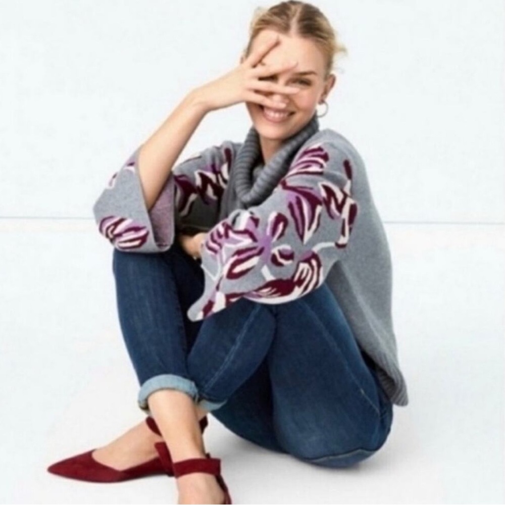 Cabi Style 374 Eden Pullover Turtleneck Sweater Bell Sleeve Statement Piece - M